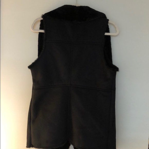 Cozy Black Vest • Faux Fur lined, faux suede - Picture 12 of 13